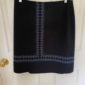 Ann Taylor black business pencil skirt with blue Embroidered stitching. SZ 10